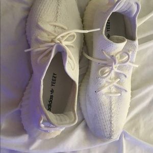 Yeezy boost 350 V2 triple white